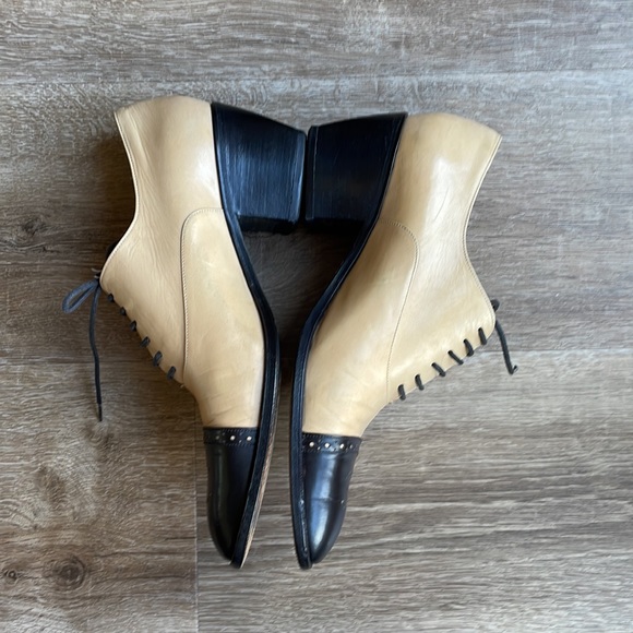 CHANEL heeled oxfords - Picture 3 of 11